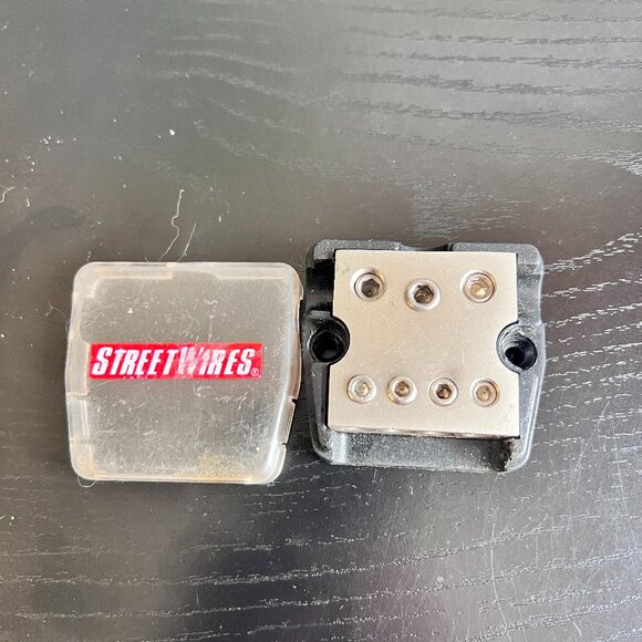 Streetwires DBX3448 - 4 and 8 Guage Power‎ Distribution Block - Picture 1 of 7